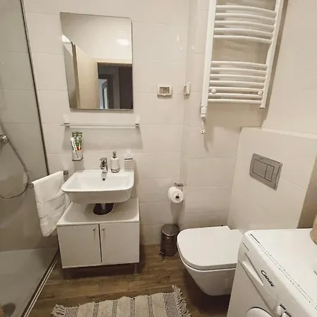 Aura Apartment *