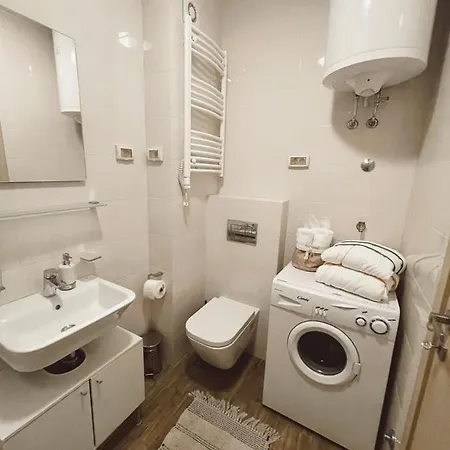 Aura Apartment *